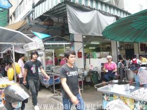 ピンクのカオマンガイ店